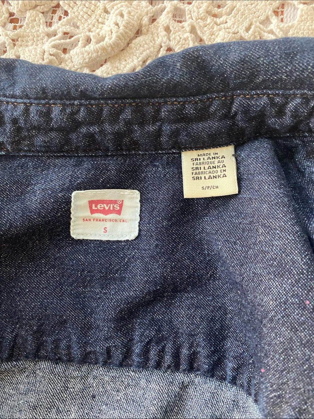 Levi's Dark Blue Denim Puff Sleeve Button-Front Shirt - Picture 4 of 9
